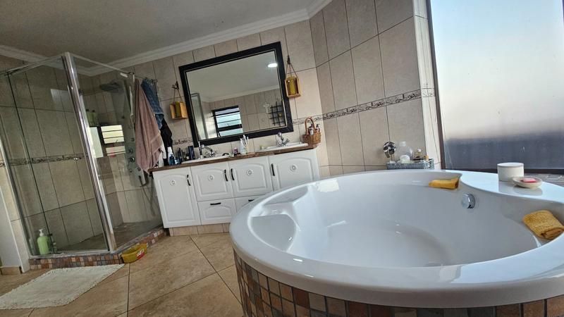 5 Bedroom Property for Sale in Dana Bay Western Cape